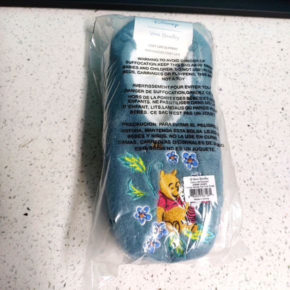 Vera Bradley Disney Winnie the Pooh Cozy Life Slippers NWT Small 5/6 - Picture 2 of 2